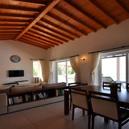 Alis Villa *